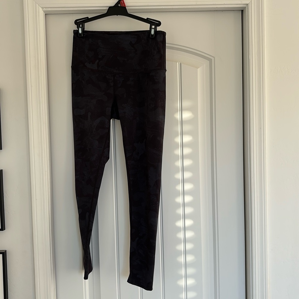 Zella athletic full length leggings. Size small. Grey and black camo color